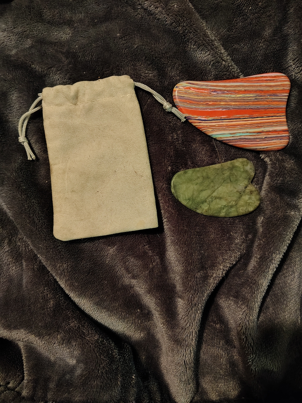 Multicolor Gua Sha Therapeutic Set Of Stones with Beige Drawstring Pouch